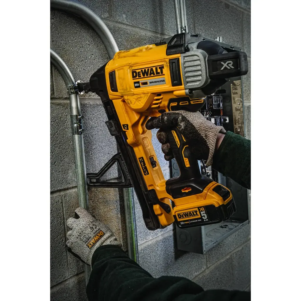 DeWalt 20V MAX* 1" Magazine Cordless Concrete Nailer Kit