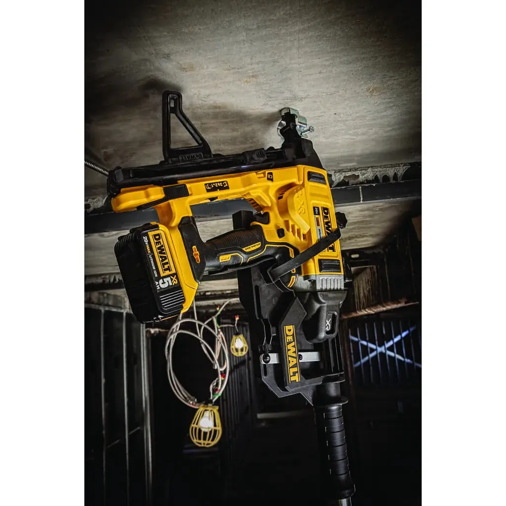 DeWalt 20V MAX* 1" Magazine Cordless Concrete Nailer Kit